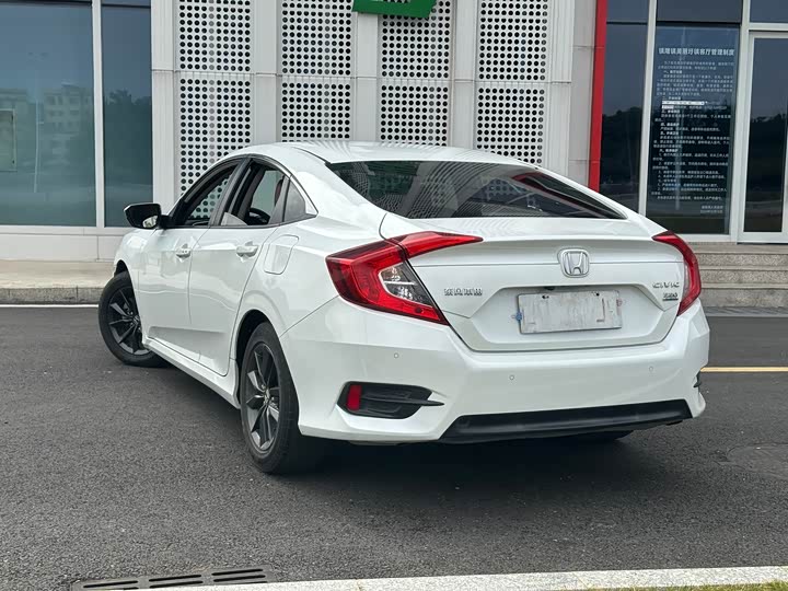 Фото 3 - Honda Civic