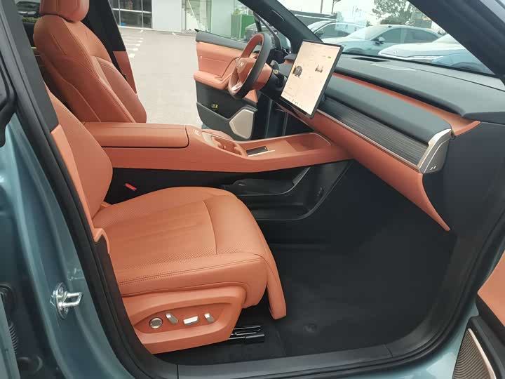 Фото 15 - Nio Onvo L60