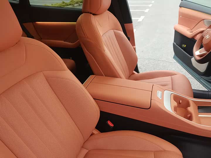 Фото 17 - Nio Onvo L60