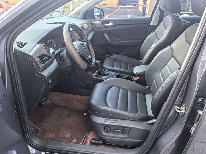 Фото 7 - Volkswagen Tharu