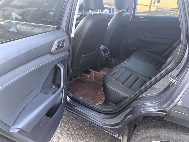 Фото 8 - Volkswagen Tharu