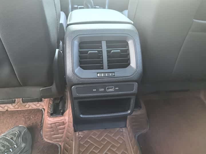 Фото 9 - Volkswagen Tharu