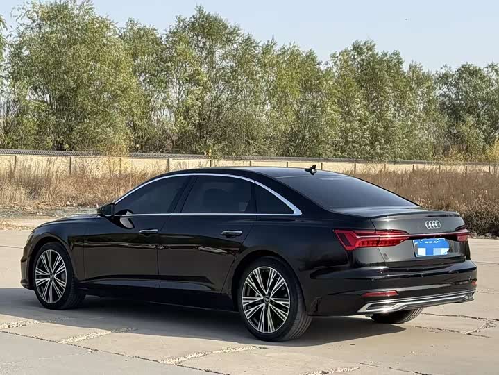 Фото 4 - Audi A6L