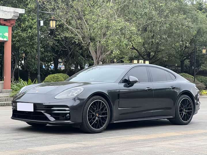 Фото 1 - Porsche Panamera