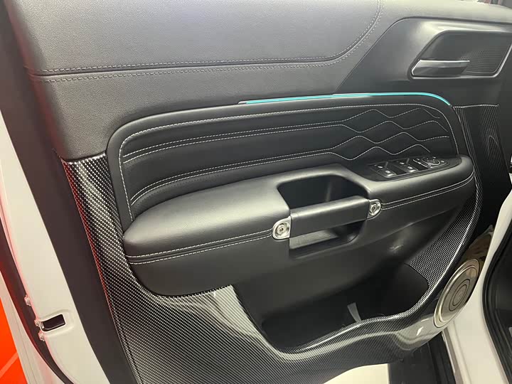 Фото 6 - Tank 300