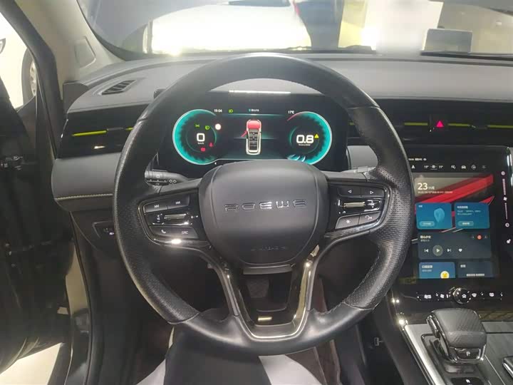 Фото 11 - Roewe RX5