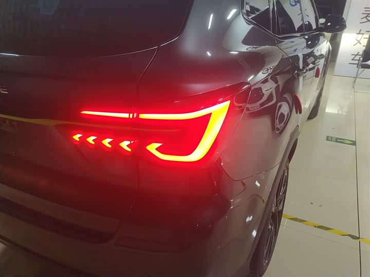 Фото 8 - Roewe RX5