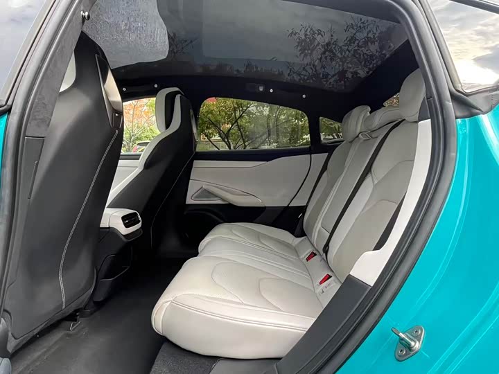 Фото 10 - Xiaomi SU7