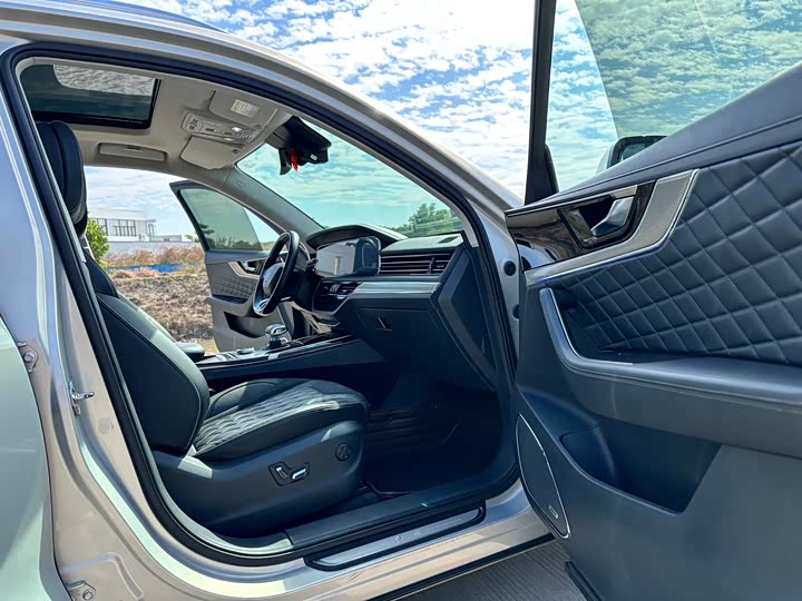 Фото 11 - Hongqi HS5