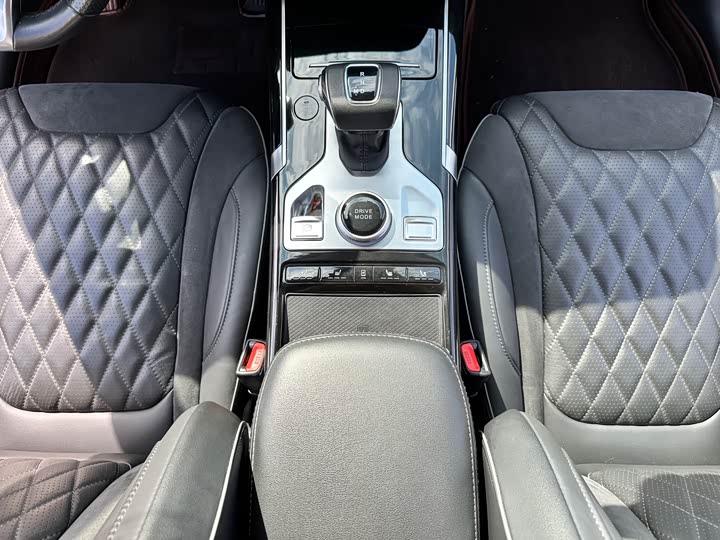 Фото 13 - Hongqi HS5