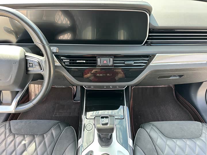 Фото 14 - Hongqi HS5