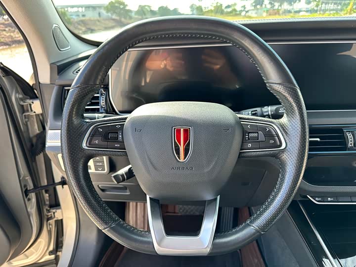 Фото 16 - Hongqi HS5