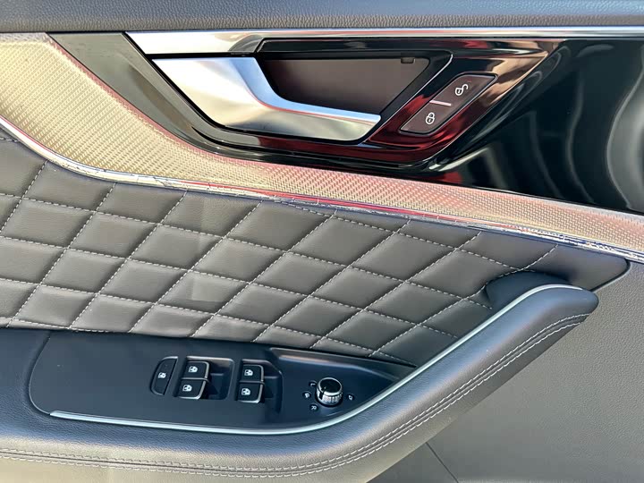 Фото 17 - Hongqi HS5