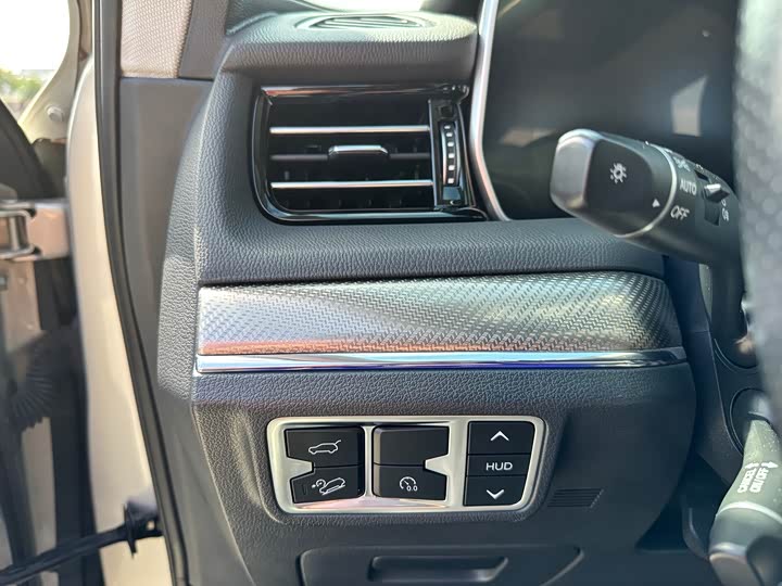 Фото 18 - Hongqi HS5