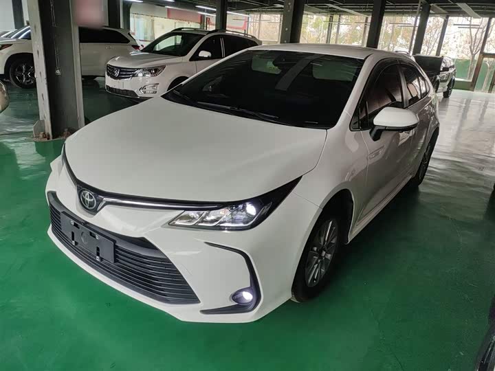Фото 2 - Toyota Corolla