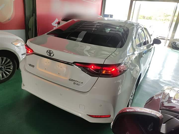 Фото 7 - Toyota Corolla