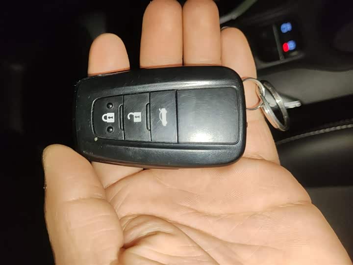 Фото 9 - Toyota Corolla