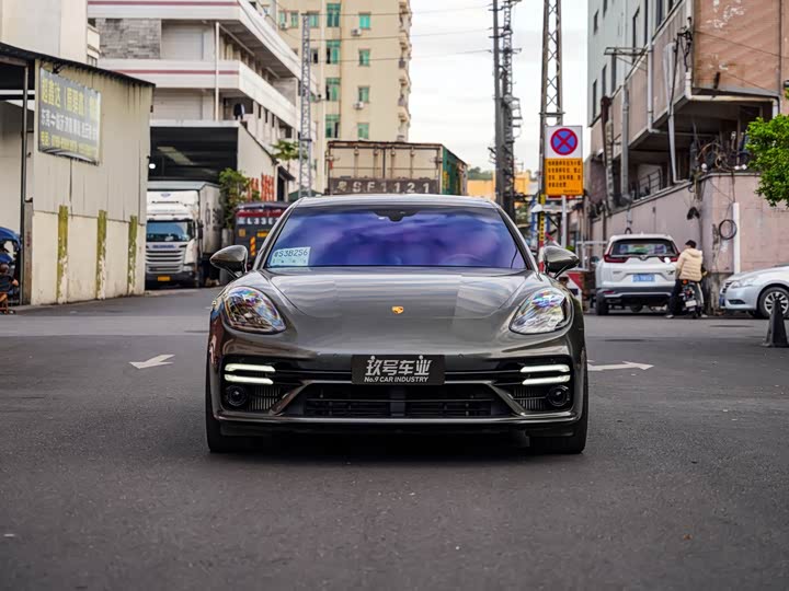 Фото 2 - Porsche Panamera