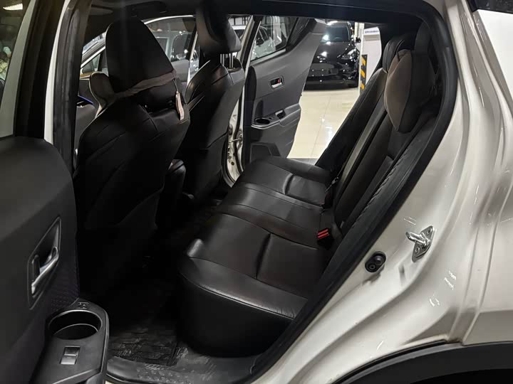 Фото 5 - Toyota Izoa EV