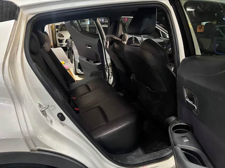 Фото 6 - Toyota Izoa EV