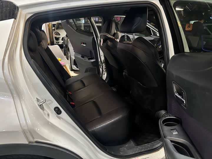 Фото 7 - Toyota Izoa EV