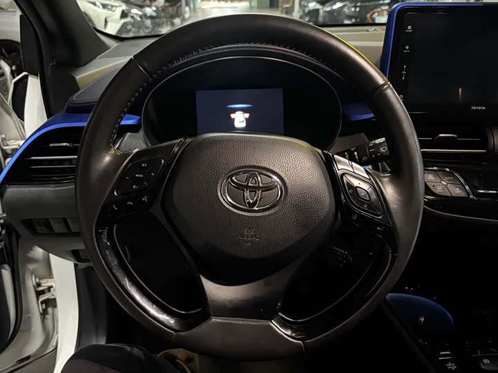 Фото 9 - Toyota Izoa EV