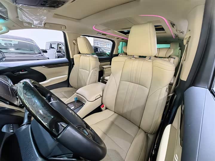 Фото 11 - Toyota Vellfire