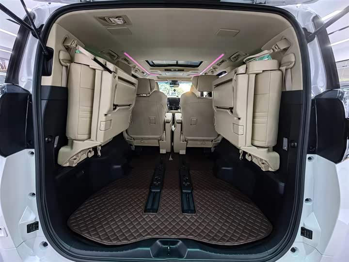 Фото 13 - Toyota Vellfire