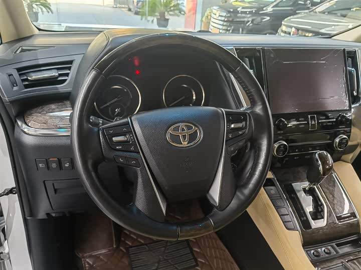 Фото 14 - Toyota Vellfire