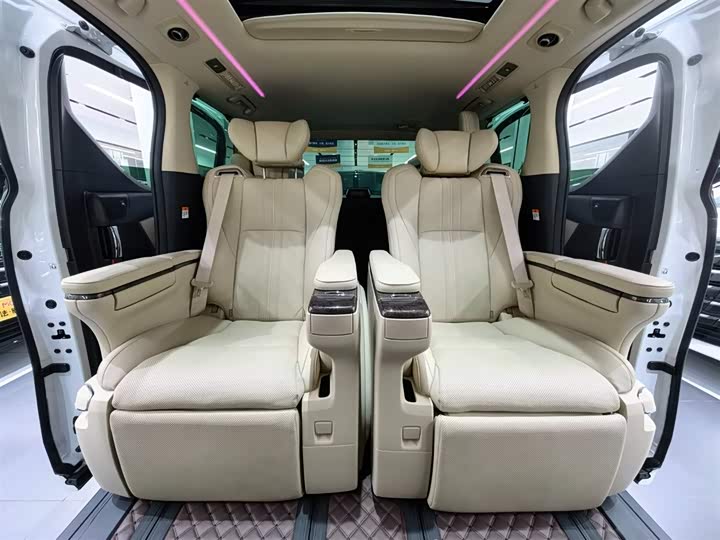 Фото 16 - Toyota Vellfire