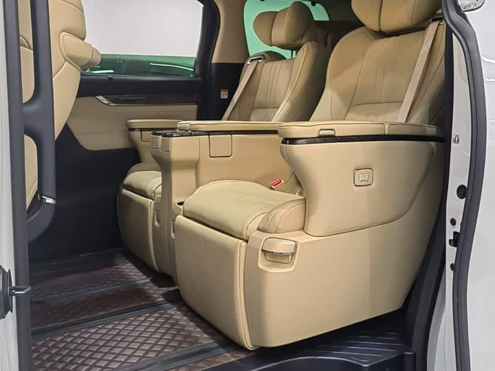 Фото 7 - Toyota Vellfire