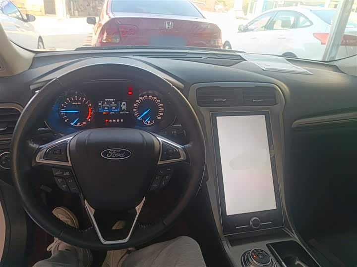 Фото 10 - Ford Mondeo