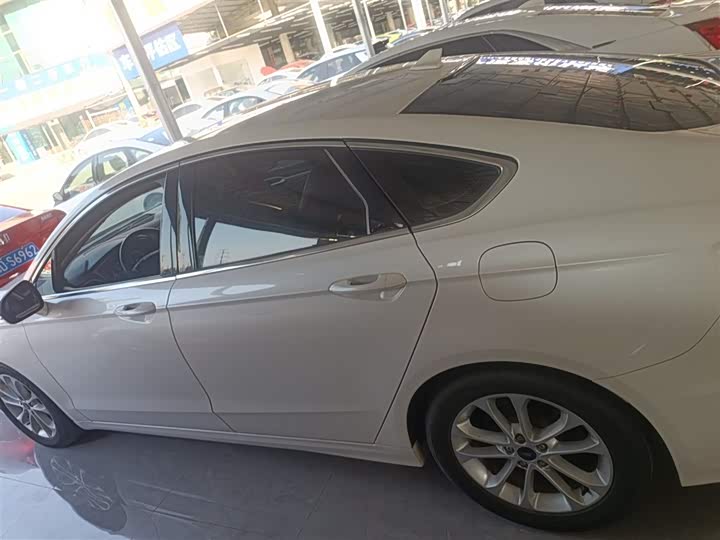 Фото 5 - Ford Mondeo