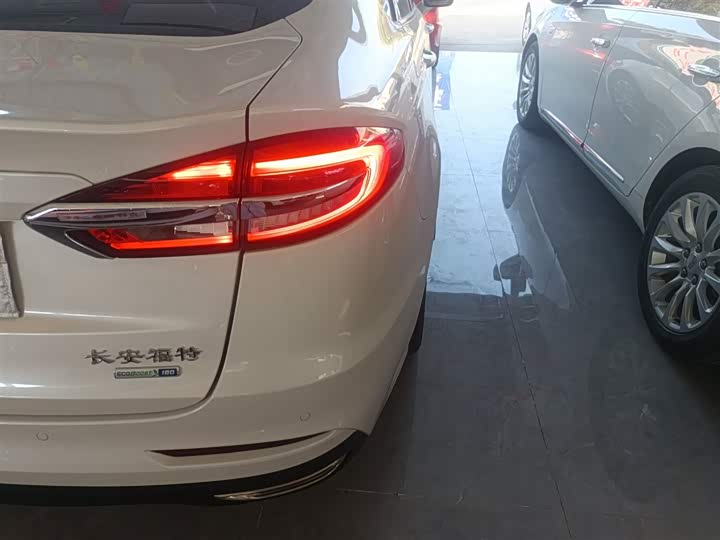 Фото 8 - Ford Mondeo