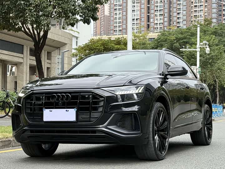 Фото 1 - Audi Q8