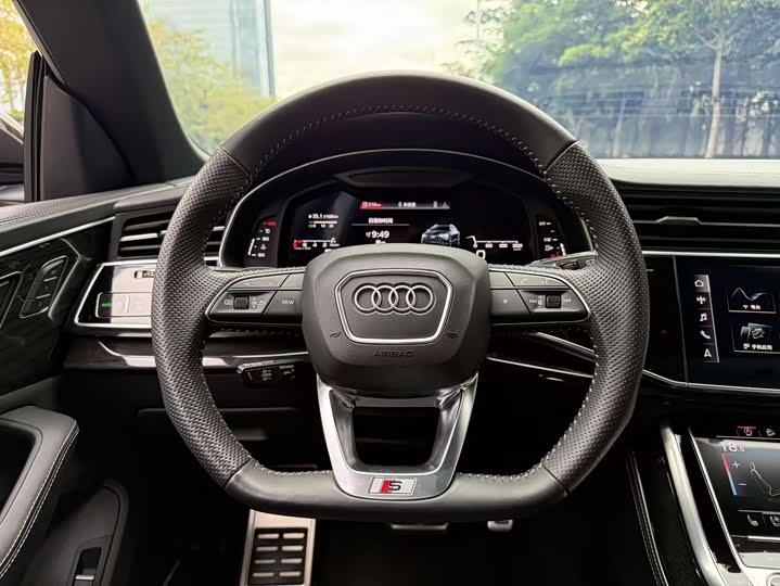 Фото 11 - Audi Q8