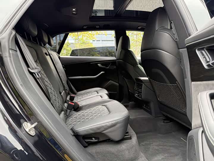 Фото 20 - Audi Q8