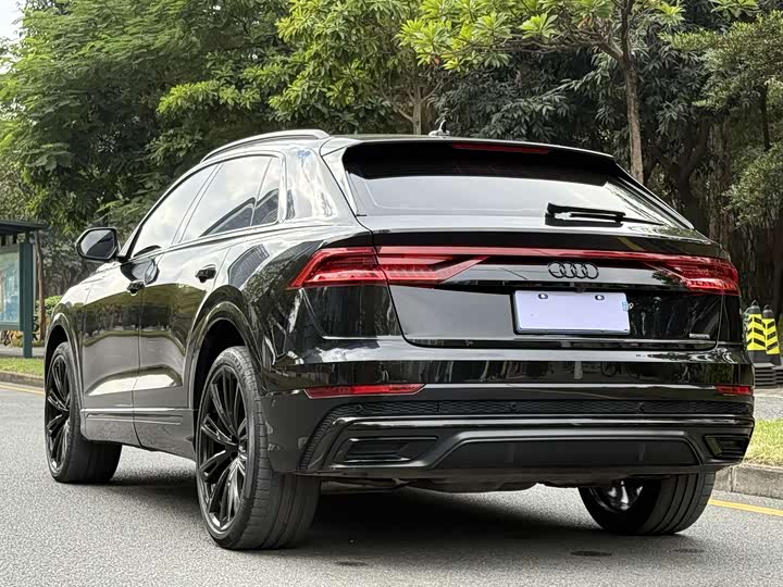 Фото 23 - Audi Q8