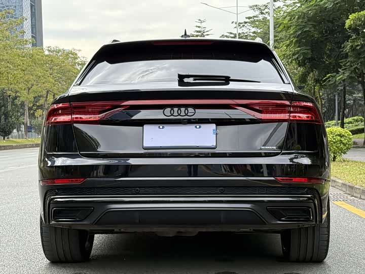 Фото 24 - Audi Q8