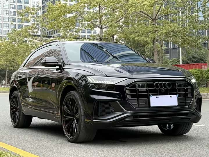 Фото 3 - Audi Q8