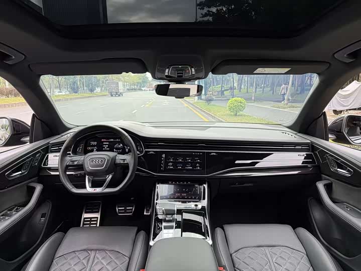 Фото 6 - Audi Q8