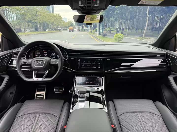 Фото 7 - Audi Q8