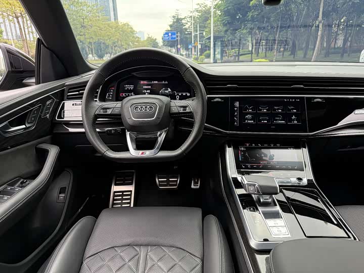 Фото 8 - Audi Q8