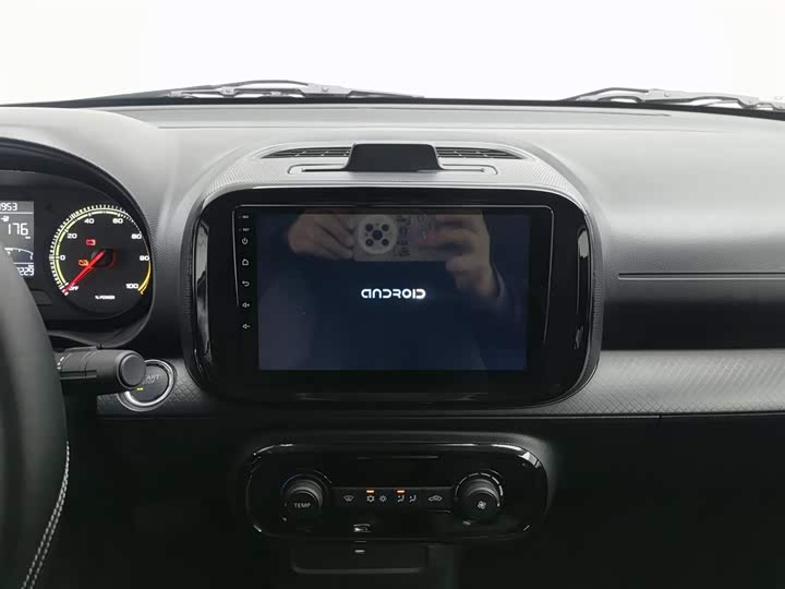 Фото 12 - Roewe Clever