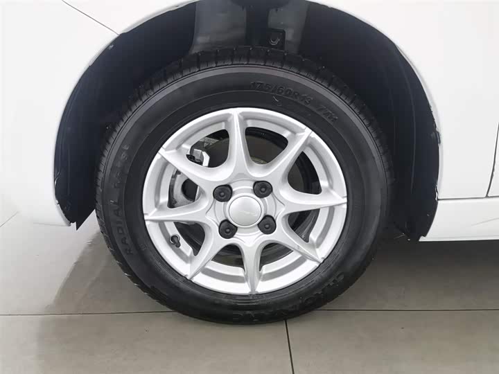 Фото 17 - Roewe Clever