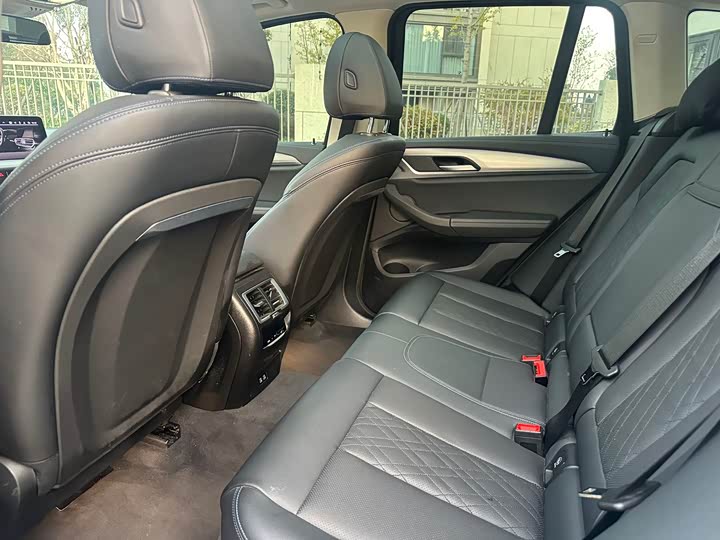 Фото 11 - BMW iX3