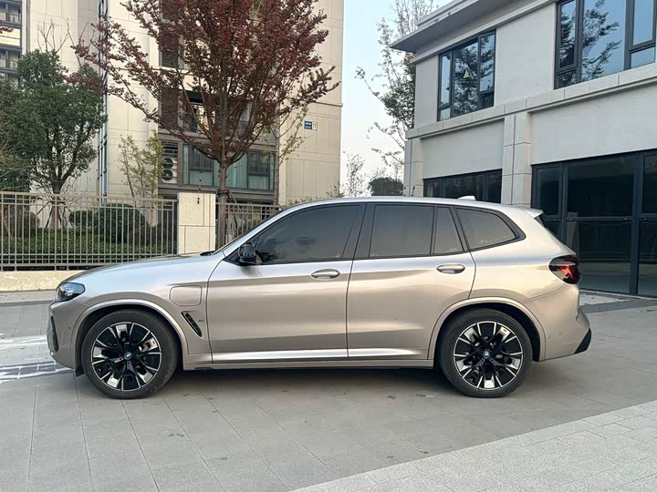 Фото 3 - BMW iX3