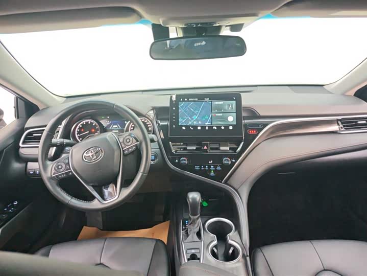 Фото 12 - Toyota Camry