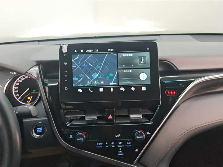 Фото 13 - Toyota Camry