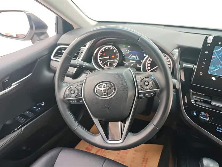 Фото 15 - Toyota Camry